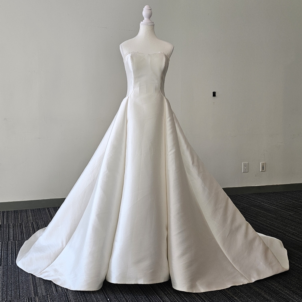 Elegant White Wedding Dress by Pronovias - Mikado Silk - Size US 04-10